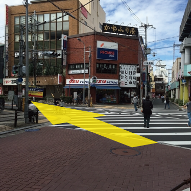 大きい交差点を左へ