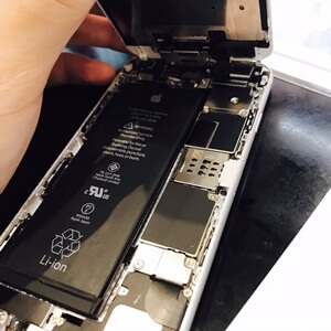 iPhoneの水没修理、実施致しました。