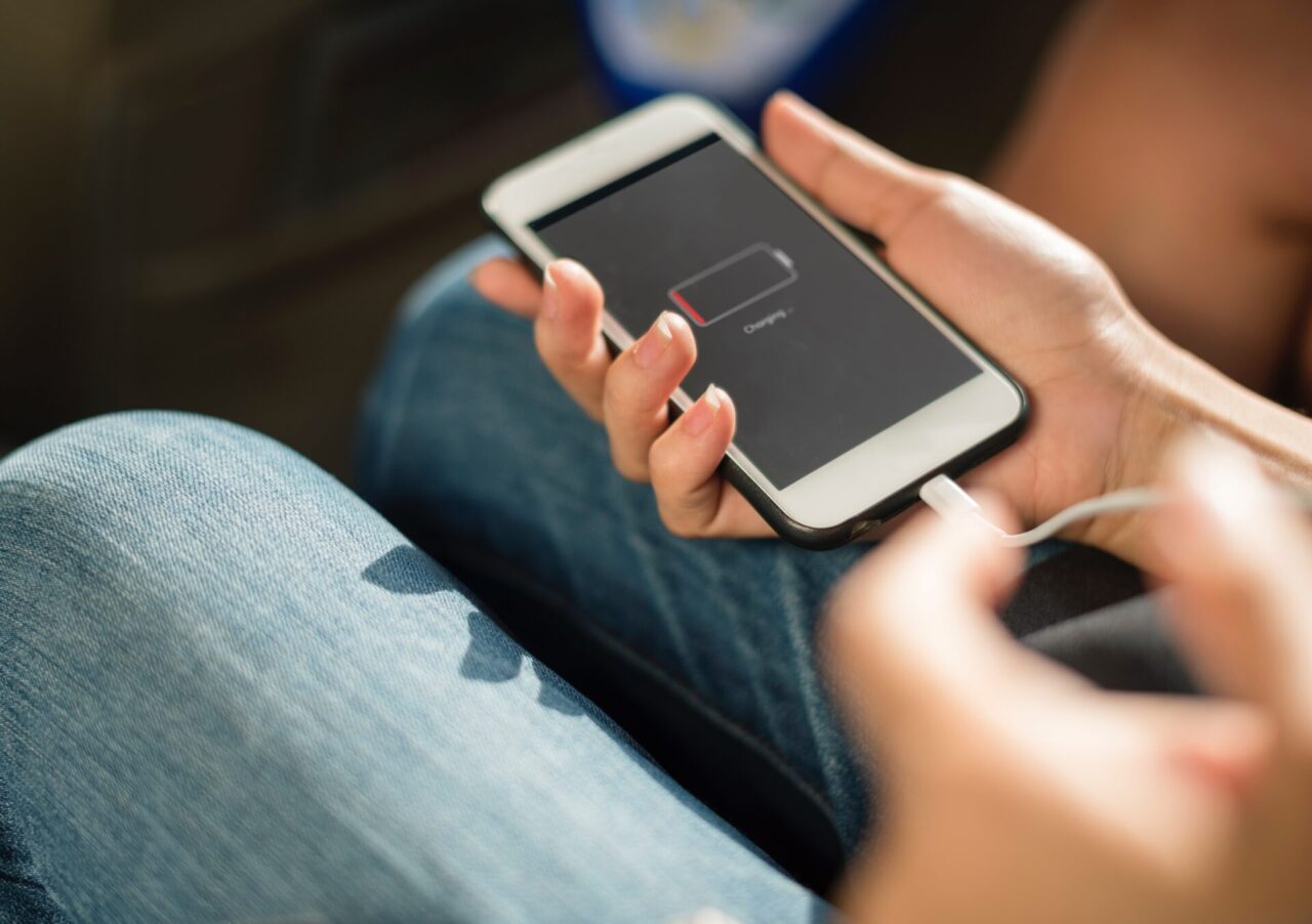 Iphoneのバッテリー消耗が早い 予防方法とバッテリー交換費用の相場